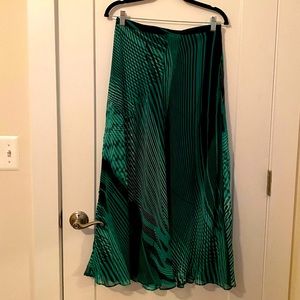 Knockout maxi skirt!  Excellent condition! Vibrant colors and flattering design.